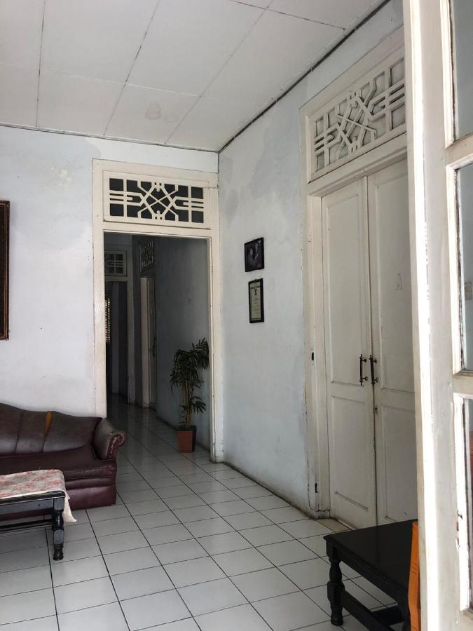 Oyo 90865 Hotel Kusuma Purwakarta Karawang Εξωτερικό φωτογραφία
