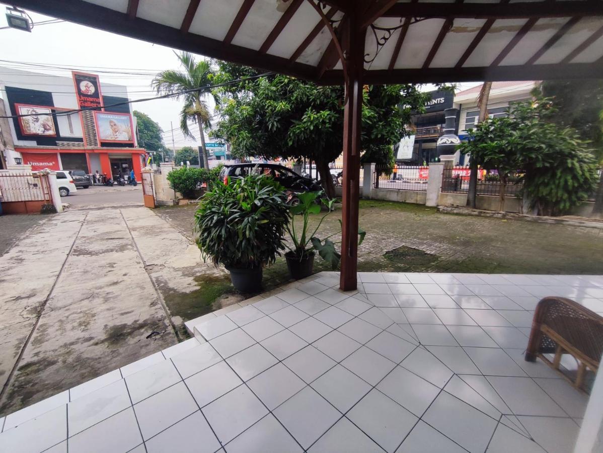 Oyo 90865 Hotel Kusuma Purwakarta Karawang Εξωτερικό φωτογραφία