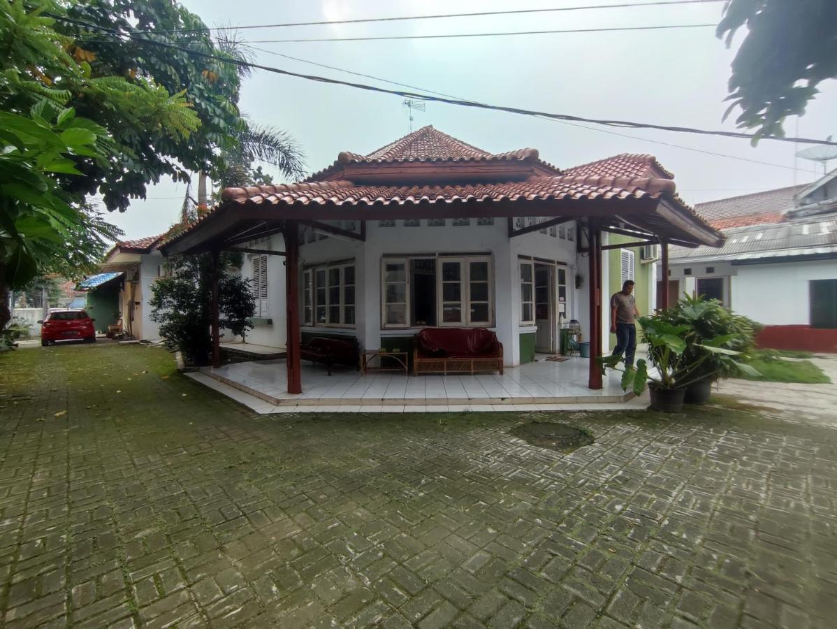 Oyo 90865 Hotel Kusuma Purwakarta Karawang Εξωτερικό φωτογραφία