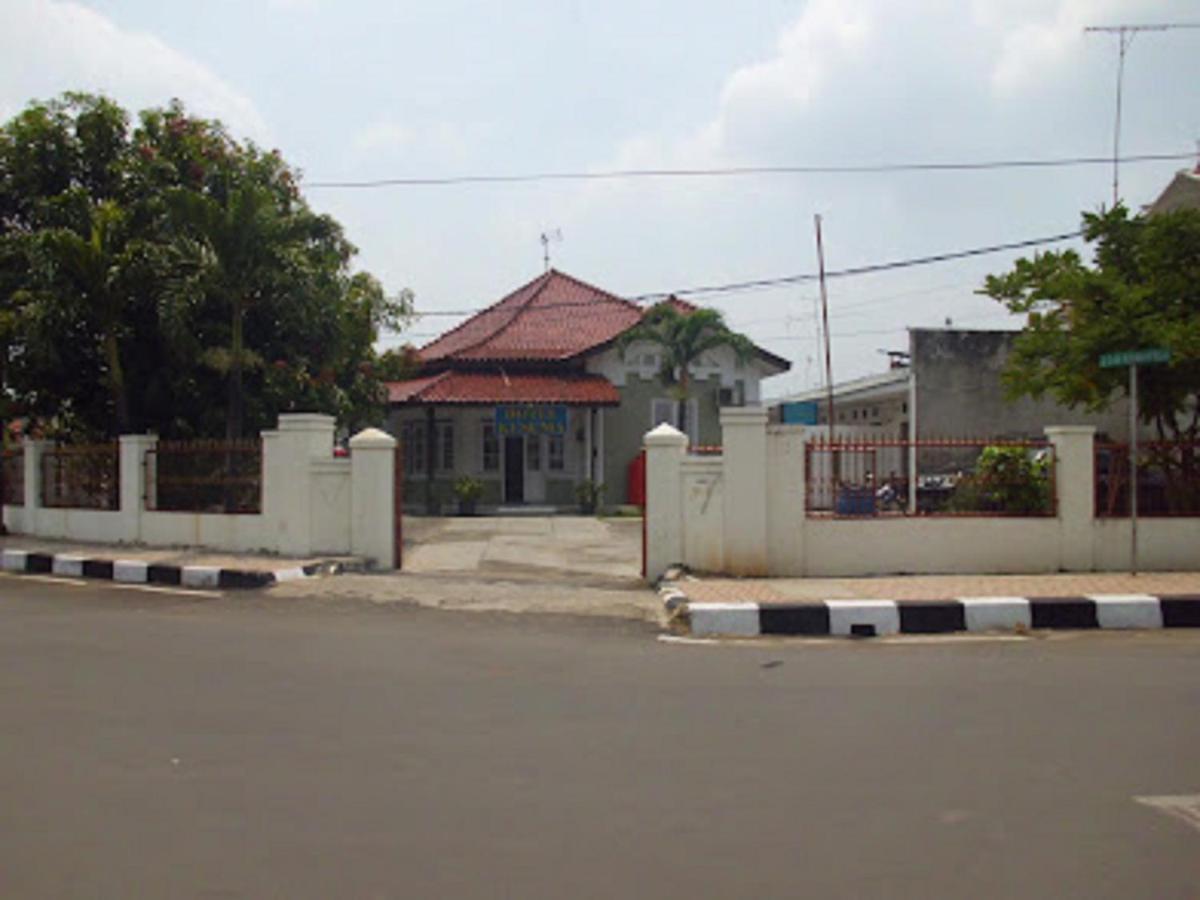 Oyo 90865 Hotel Kusuma Purwakarta Karawang Εξωτερικό φωτογραφία