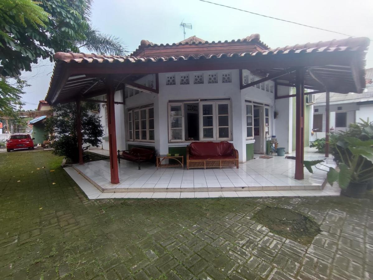 Oyo 90865 Hotel Kusuma Purwakarta Karawang Εξωτερικό φωτογραφία