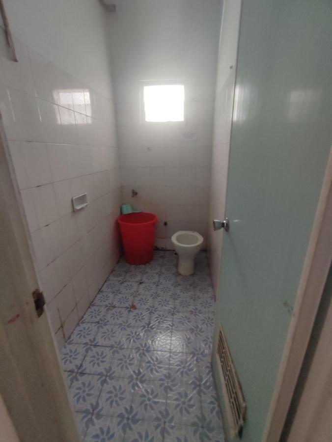 Oyo 90865 Hotel Kusuma Purwakarta Karawang Εξωτερικό φωτογραφία