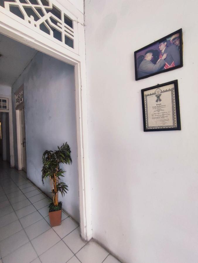 Oyo 90865 Hotel Kusuma Purwakarta Karawang Εξωτερικό φωτογραφία