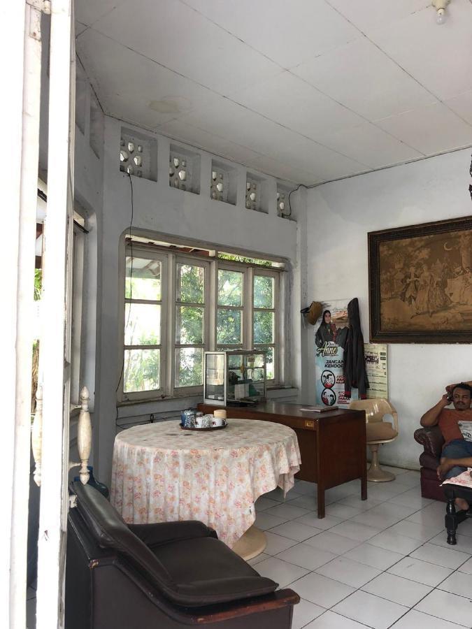 Oyo 90865 Hotel Kusuma Purwakarta Karawang Εξωτερικό φωτογραφία