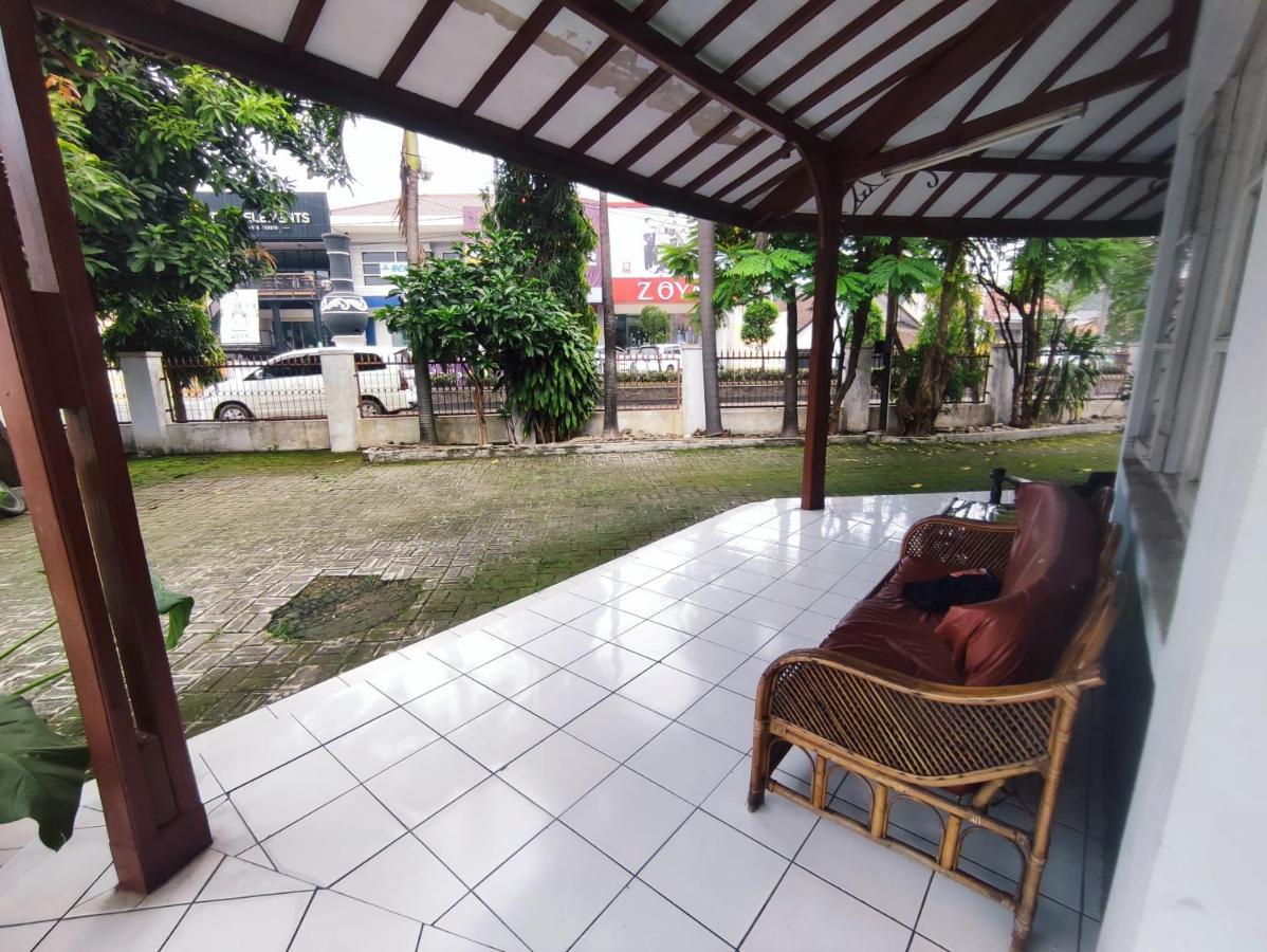 Oyo 90865 Hotel Kusuma Purwakarta Karawang Εξωτερικό φωτογραφία