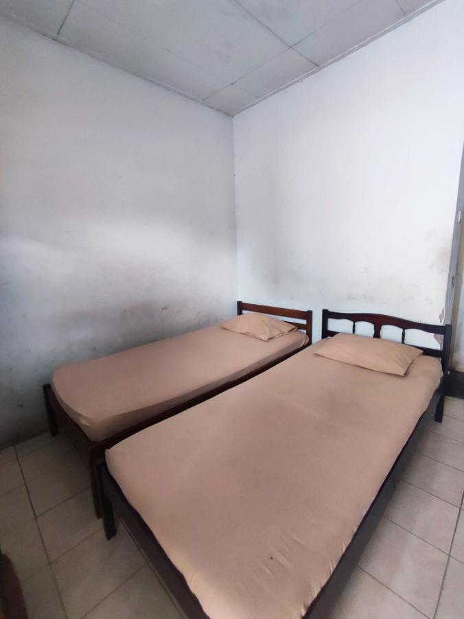 Oyo 90865 Hotel Kusuma Purwakarta Karawang Εξωτερικό φωτογραφία