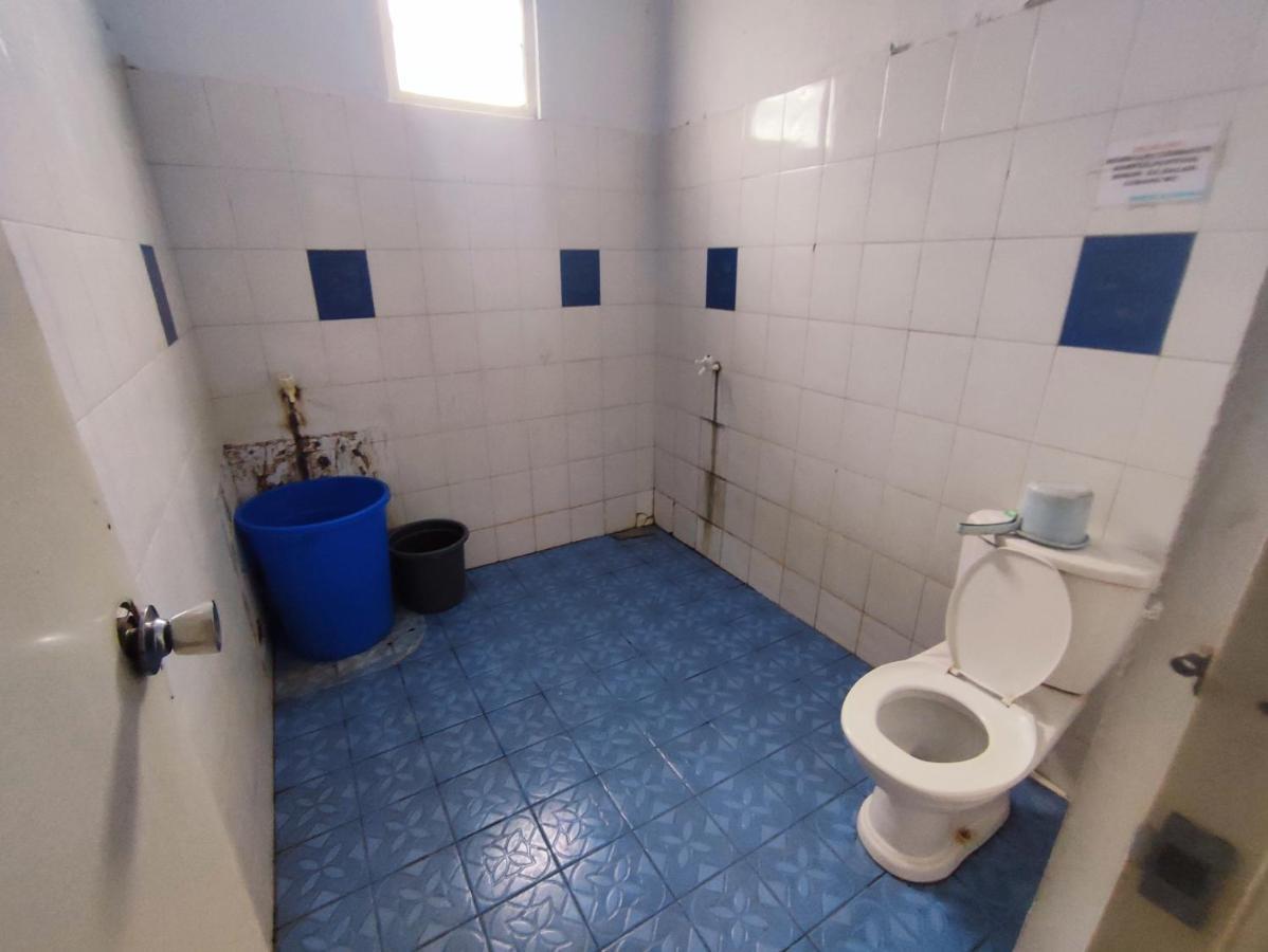 Oyo 90865 Hotel Kusuma Purwakarta Karawang Εξωτερικό φωτογραφία