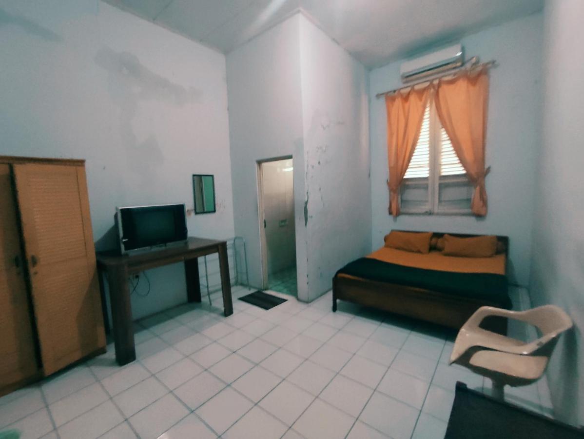 Oyo 90865 Hotel Kusuma Purwakarta Karawang Εξωτερικό φωτογραφία