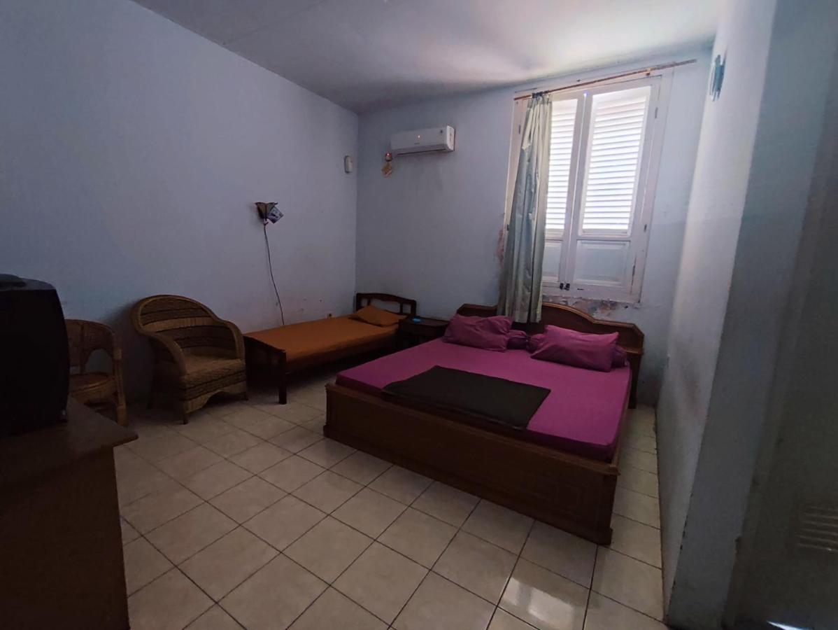 Oyo 90865 Hotel Kusuma Purwakarta Karawang Εξωτερικό φωτογραφία