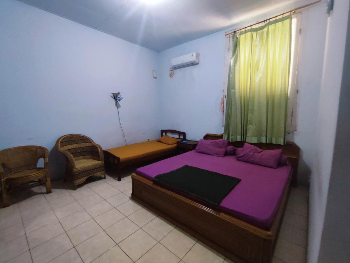 Oyo 90865 Hotel Kusuma Purwakarta Karawang Εξωτερικό φωτογραφία